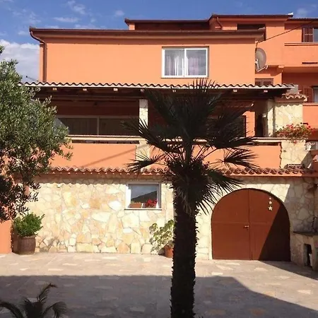 Apartments&rooms Mila - yard *