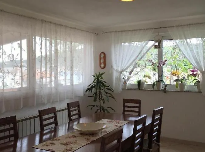 Apartments&rooms Mila - yard Daire *