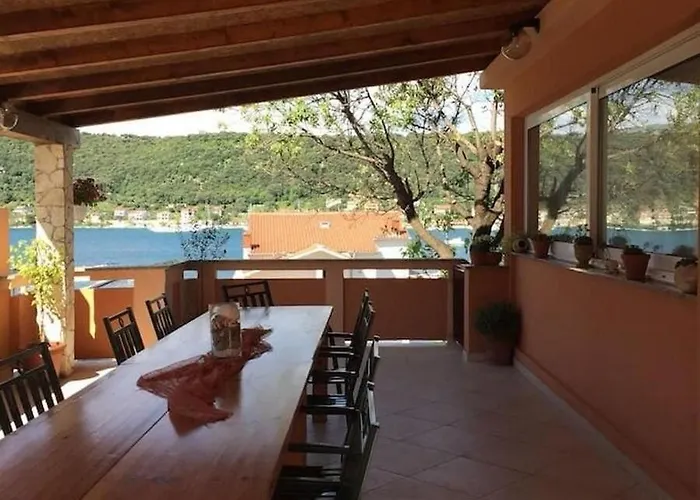 Apartments&rooms Mila - yard * Supetarska Draga