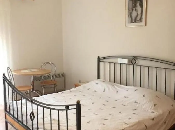 Apartments&rooms Mila - yard Daire Supetarska Draga