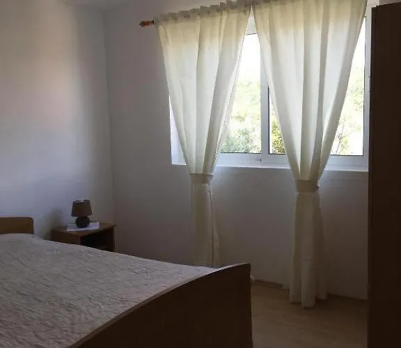 Apartments&rooms Mila - yard Daire Supetarska Draga