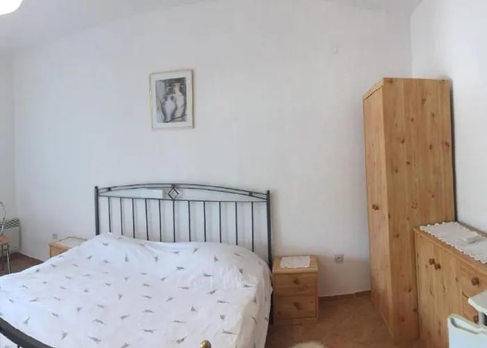 Apartments&rooms Mila - yard Supetarska Draga