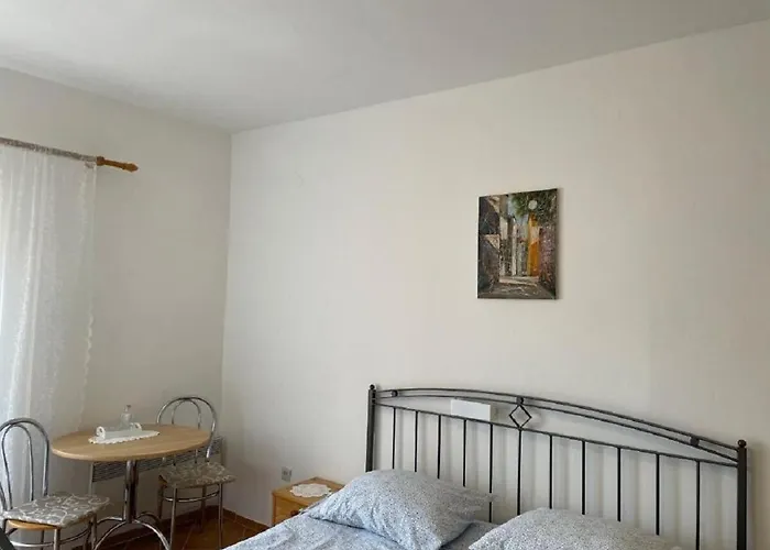 Apartments&rooms Mila - yard * Supetarska Draga