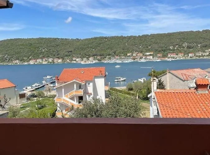 Apartments&rooms Mila - yard Supetarska Draga