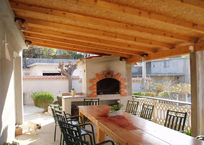 Apartments&rooms Mila - yard Daire *
