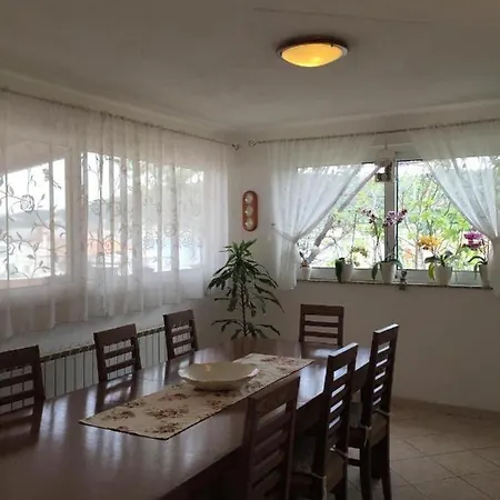 And Mila - Yard Guest house *