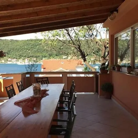 And Mila - Yard * Supetarska Draga