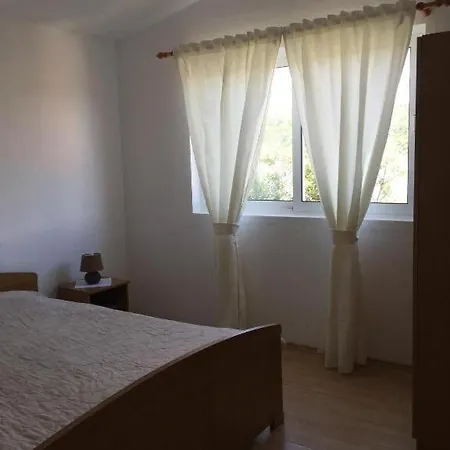 And Mila - Yard Guest house Supetarska Draga